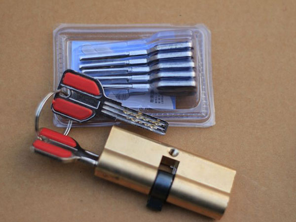 元宝24小时上门开锁公司